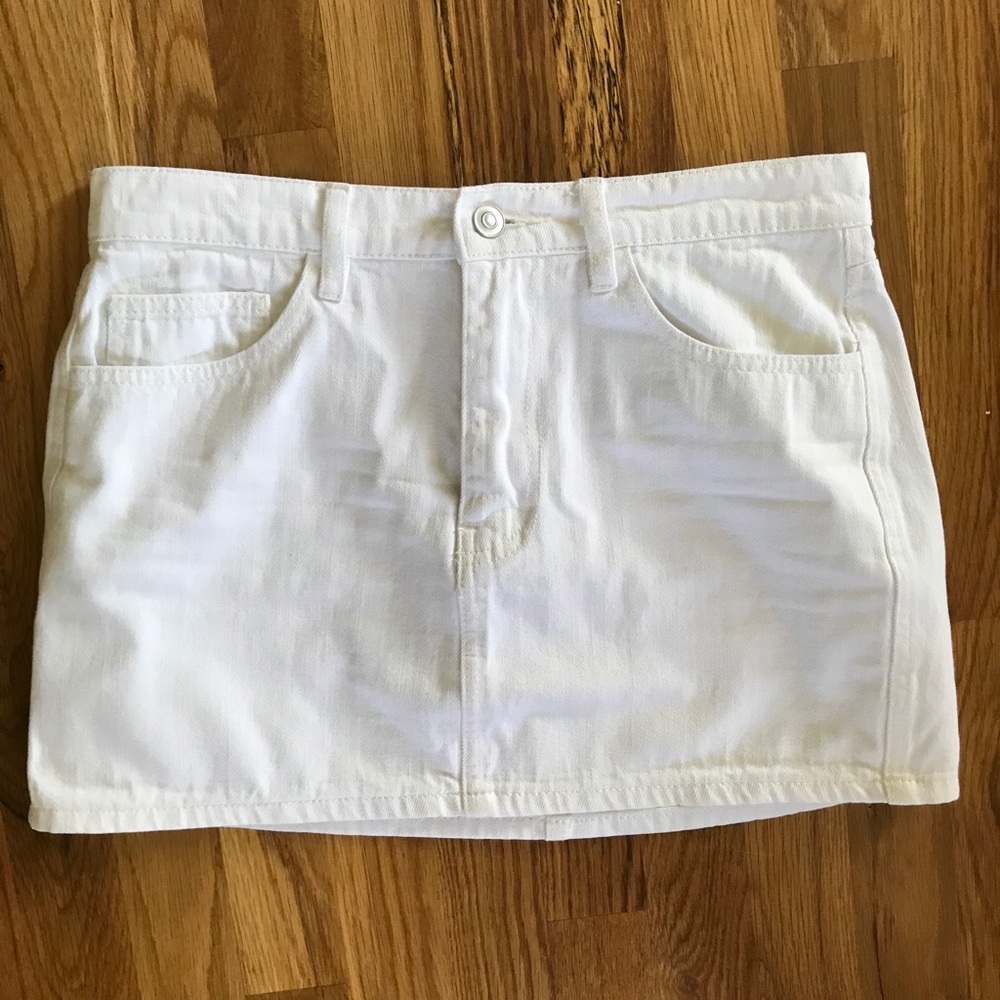 White denim skirt